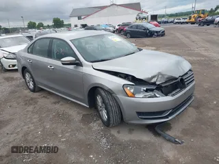 2014 Volkswagen Passat S z VIN 1VWAP7A38EC019075, wystawiony jako IAAI lot #42320576 z przebiegiem 150 775 mil mil oraz . Historia ofert i sprzedaży dostępna na DreamBid. Obrazek 1.