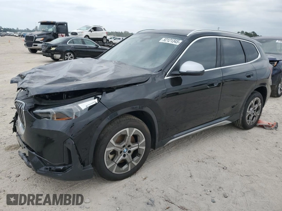 2024 BMW X1 xDrive28i z VIN WBX73EF07R5Y34795, wystawiony jako Copart lot #52121345 z przebiegiem 8 605 mil mil oraz Nie do naprawy • Non repairable. Historia ofert i sprzedaży dostępna na DreamBid. Obrazek 1.