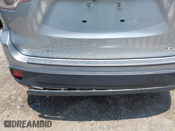 2019 Toyota Highlander SE with VIN 5TDJZRFH6KS614952, listed as a IAAI auction lot 42636713 with 65,471 mi miles and . Bid and sale history available at DreamBid. Image 18.