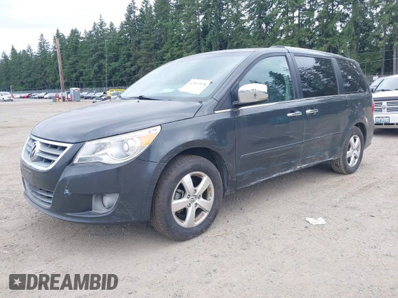2011 Volkswagen Routan z VIN 2V4RW6DG5BR738696, wystawiony jako IAAI lot #42513978 z przebiegiem 180 933 mil mil oraz . Historia ofert i sprzedaży dostępna na DreamBid. Obrazek 2.