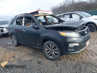 2013 Kia Sorento SX with VIN 5XYKWDA20DG364370, listed as a IAAI auction lot 41108533 with 146,124 mi miles. Bid and sale history available at carsss.com. Image 1.