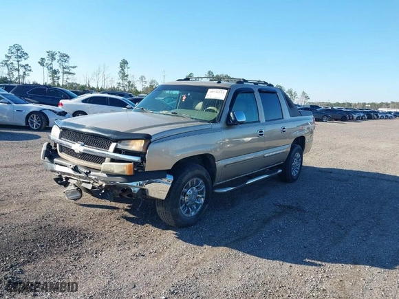 2005 Chevrolet Avalanche LS with VIN 3GNEC12Z45G167762, listed as a IAAI auction lot 40376532 with 157,932 mi miles. Bid and sale history available at carsss.com. Image 2.