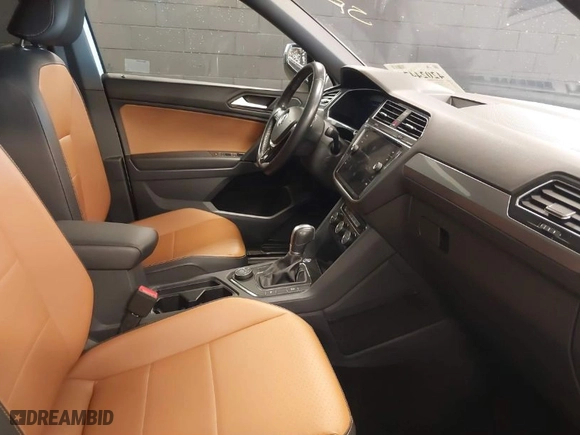 2019 Volkswagen Tiguan SE with VIN 3VV2B7AX8KM005679, listed as a IAAI auction lot 42024471 with 18,775 mi miles. Bid and sale history available at carsss.com. Image 5.