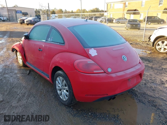 2015 Volkswagen Beetle Fleet Edition z VIN 3VWF17ATXFM655195, wystawiony jako IAAI lot #41090244 z przebiegiem 75 167 mil mil oraz . Historia ofert i sprzedaży dostępna na DreamBid. Obrazek 3.