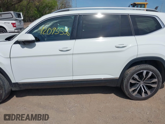 2019 Volkswagen Atlas SEL Premium with VIN 1V2NR2CA4KC612472, listed as a IAAI auction lot 42095556 with 98,397 mi miles and . Bid and sale history available at DreamBid. Image 14.