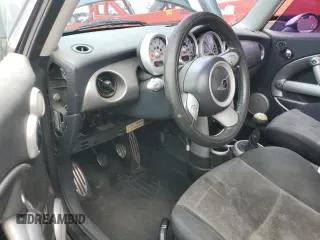 2005 MINI Hardtop S с VIN WMWRE33455TD92892, выставлен на аукционе Copart как лот 47992575 с пробегом 254 016 миль миль и Чистый • Clean title. История ставок и продаж доступна на DreamBid. Изображение 8.