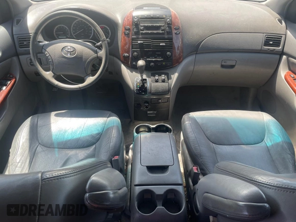 2004 Toyota Sienna XLE z VIN 5TDZA22C54S156657, wystawiony jako Copart lot #56952295 z przebiegiem 217 176 mil mil oraz Czysty tytuł • Clean title. Historia ofert i sprzedaży dostępna na DreamBid. Obrazek 8.