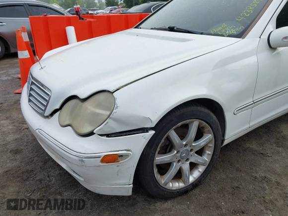 2003 Mercedes-Benz C 320 z VIN WDBRF84J43F414101, wystawiony jako IAAI lot #42385841 z przebiegiem Nie podano mil oraz . Historia ofert i sprzedaży dostępna na DreamBid. Obrazek 6.