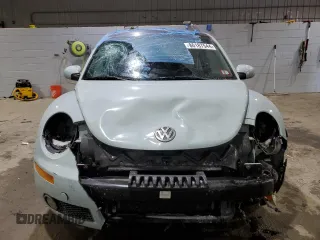 2010 Volkswagen New Beetle Coupe with VIN 3VWPG3AG0AM036337, listed as a Copart auction lot 86187544 with 156,052 mi miles and Salvage Title. Bid and sale history available at carsss.com. Image 5.