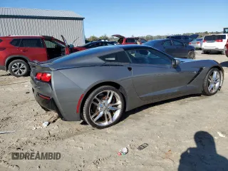 2015 Chevrolet Corvette Z51 3LT z VIN 1G1YM2D7XF5112657, wystawiony jako Copart lot #89336445 z przebiegiem Nie podano mil oraz Nie do naprawy • Non repairable. Historia ofert i sprzedaży dostępna na DreamBid. Obrazek 3.