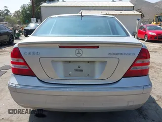 2005 Mercedes-Benz C 230 Kompressor с VIN WDBRF40J15A782461, выставлен на аукционе IAAI как лот 42119047 с пробегом Не указан миль и . История ставок и продаж доступна на DreamBid. Изображение 16.