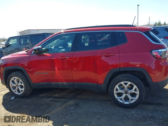 2025 Jeep Compass Latitude с VIN 3C4NJDBN7ST548795, выставлен на аукционе IAAI как лот 41891359 с пробегом 4 569 миль миль и . История ставок и продаж доступна на DreamBid. Изображение 14.