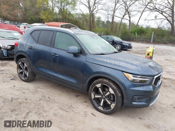 2021 Volvo XC40 Momentum z VIN YV4162UK0M2469977, wystawiony jako IAAI lot #41956088 z przebiegiem 51 567 mil mil oraz . Historia ofert i sprzedaży dostępna na DreamBid. Obrazek 1.