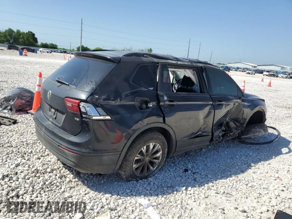 2018 Volkswagen Tiguan S z VIN 3VV1B7AX6JM147216, wystawiony jako Copart lot #52449345 z przebiegiem Nie podano mil oraz Szkoda całkowita • Salvage title. Historia ofert i sprzedaży dostępna na DreamBid. Obrazek 3.
