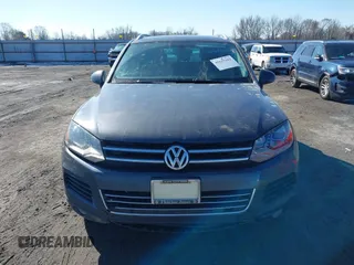 2013 Volkswagen Touareg Exec z VIN WVGEF9BP9DD011799, wystawiony jako IAAI lot #41615162 z przebiegiem 137 054 mil mil oraz . Historia ofert i sprzedaży dostępna na DreamBid. Obrazek 12.