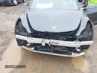 2020 Tesla Model 3 Performance z VIN 5YJ3E1EC9LF601713, wystawiony jako IAAI lot #41888617 z przebiegiem 70 517 mil mil oraz . Historia ofert i sprzedaży dostępna na DreamBid. Obrazek 6.