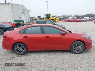 2022 Kia Forte LXS z VIN 3KPF24AD2NE468128, wystawiony jako IAAI lot #41939344 z przebiegiem 13 305 mil mil oraz . Historia ofert i sprzedaży dostępna na DreamBid. Obrazek 14.