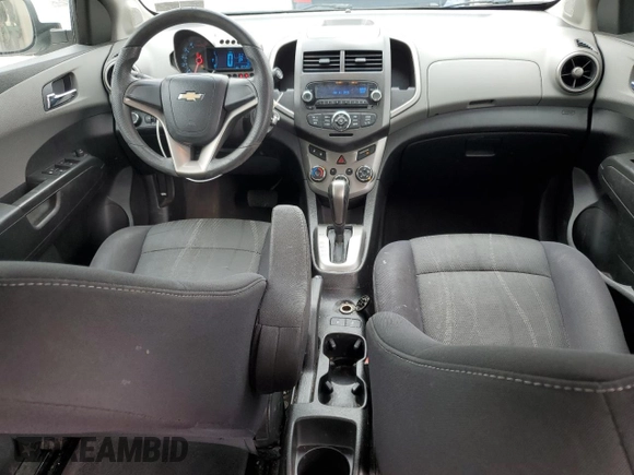 2012 Chevrolet Sonic LT z VIN 1G1JC5SH4C4186305, wystawiony jako Copart lot #58622825 z przebiegiem 185 868 mil mil oraz Czysty tytuł • Clean title. Historia ofert i sprzedaży dostępna na DreamBid. Obrazek 8.