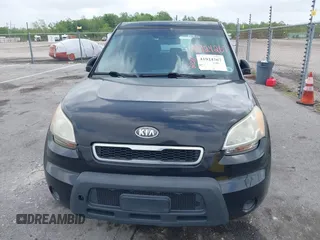 2011 Kia Soul with VIN KNDJT2A17B7218011, listed as a IAAI auction lot 41924267 with 137,282 mi miles. Bid and sale history available at carsss.com. Image 6.