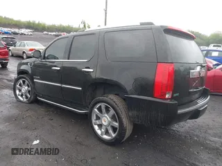 2012 Cadillac Escalade Luxury z VIN 1GYS4BEF1CR101807, wystawiony jako IAAI lot #42318114 z przebiegiem 209 071 mil mil oraz . Historia ofert i sprzedaży dostępna na DreamBid. Obrazek 3.
