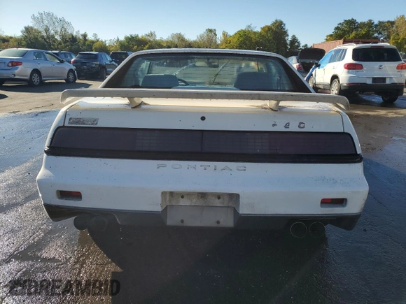 1985 Pontiac Fiero z VIN 1G2PG3796FP269589, wystawiony jako Copart lot #73338954 z przebiegiem 34 364 mil mil oraz Czysty tytuł • Clean title. Historia ofert i sprzedaży dostępna na DreamBid. Obrazek 6.