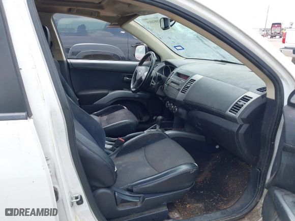 2013 Mitsubishi Outlander SE with VIN JA4AS3AW0DU003394, listed as a IAAI auction lot 42081015 with 80,413 mi miles. Bid and sale history available at carsss.com. Image 5.
