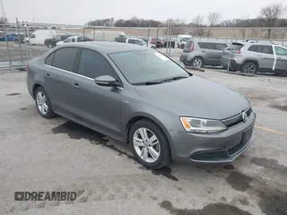 2013 Volkswagen Jetta Sedan Hybrid SE with VIN 3VW637AJ0DM228954, listed as a IAAI auction lot 41918495 with 138,232 mi miles. Bid and sale history available at carsss.com. Image 1.