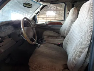 2002 Ford Excursion Limited с VIN 1FMNU42S32EB52470, выставлен на аукционе Copart как лот 47244495 с пробегом 218 302 миль миль и Списание • Salvage title. История ставок и продаж доступна на DreamBid. Изображение 7.