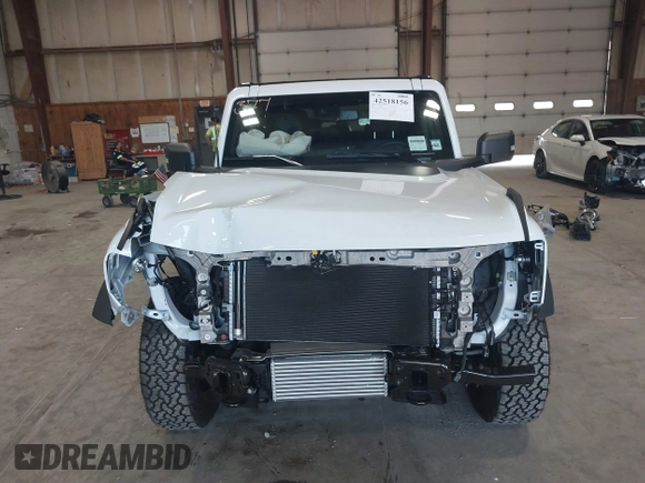 2025 Ford Bronco Outer Banks с VIN 1FMEE8BPXSLA68836, выставлен на аукционе IAAI как лот 42518156 с пробегом 287 миль миль и . История ставок и продаж доступна на DreamBid. Изображение 13.
