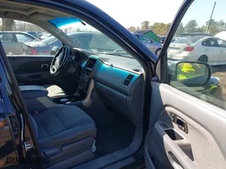 2008 Honda Pilot SE with VIN 5FNYF18338B000366, listed as a IAAI auction lot 41857228 with 217,246 mi miles. Bid and sale history available at carsss.com. Image 5.