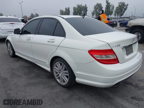 2009 Mercedes-Benz C 300 Sport z VIN WDDGF54X89R069096, wystawiony jako IAAI lot #42141126 z przebiegiem 183 440 mil mil oraz . Historia ofert i sprzedaży dostępna na DreamBid. Obrazek 3.
