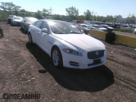 2013 Jaguar XJ Portfolio z VIN SAJWJ2GD9D8V46428, wystawiony jako IAAI lot #39476908 z przebiegiem 121 344 mil mil oraz . Historia ofert i sprzedaży dostępna na DreamBid. Obrazek 1.