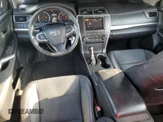 2015 Toyota Camry XLE z VIN 4T1BF1FK6FU058827, wystawiony jako Copart lot #56230185 z przebiegiem 202 052 mil mil oraz Szkoda całkowita • Salvage title. Historia ofert i sprzedaży dostępna na DreamBid. Obrazek 8.
