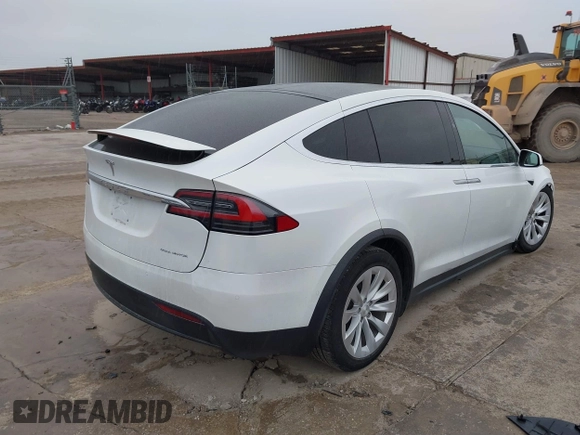 2020 Tesla Model X Long Range with VIN 5YJXCDE2XLF284847, listed as a IAAI auction lot 41595151 with 29,466 mi miles. Bid and sale history available at carsss.com. Image 4.