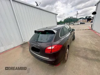 2014 Porsche Cayenne z VIN WP1AA2A25ELA97360, wystawiony jako Copart lot #59060675 z przebiegiem 181 114 mil mil oraz Tytuł czysty. Historia ofert i sprzedaży dostępna na DreamBid. Obrazek 4.