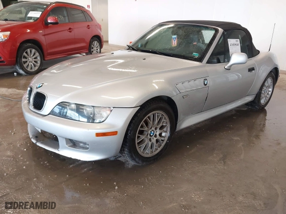 2001 BMW Z3 2.5i with VIN WBACN33431LM00114, listed as a IAAI auction lot 41689600 with 91,636 mi miles. Bid and sale history available at carsss.com. Image 2.