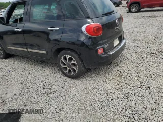 2014 FIAT 500L Lounge z VIN ZFBCFACH0EZ012383, wystawiony jako Copart lot #56930335 z przebiegiem 144 657 mil mil oraz Tytuł czysty. Historia ofert i sprzedaży dostępna na DreamBid. Obrazek 2.
