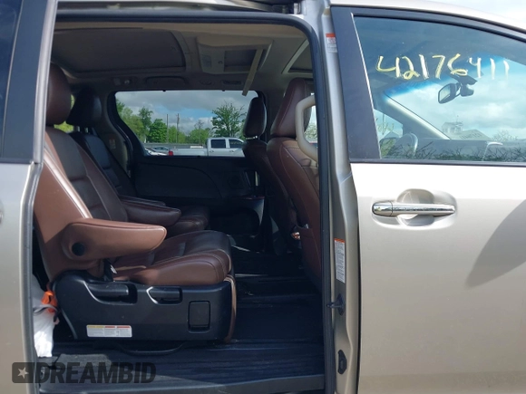 2015 Toyota Sienna XLE z VIN 5TDYK3DC6FS632493, wystawiony jako IAAI lot #42176411 z przebiegiem 172 929 mil mil oraz . Historia ofert i sprzedaży dostępna na DreamBid. Obrazek 8.