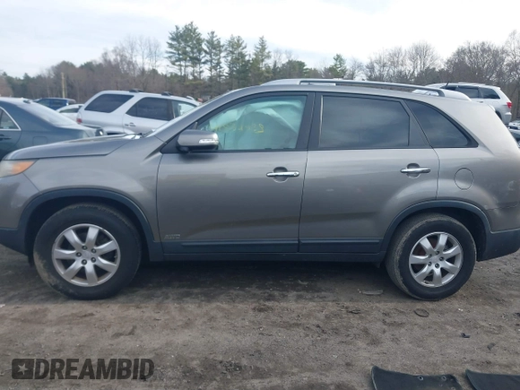 2011 Kia Sorento LX with VIN 5XYKTDA2XBG122465, listed as a IAAI auction lot 41832935 with 163,873 mi miles. Bid and sale history available at carsss.com. Image 14.