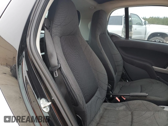 2015 Smart fortwo Passion z VIN WMEEJ9AA9FK834118, wystawiony jako Copart lot #45891925 z przebiegiem Nie podano mil oraz Czysty tytuł • Clean title. Historia ofert i sprzedaży dostępna na DreamBid. Obrazek 10.