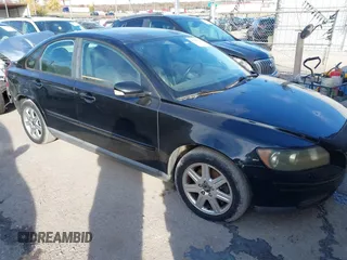2006 Volvo S40 2.4L z VIN YV1MS382962189709, wystawiony jako IAAI lot #41008623 z przebiegiem 180 061 mil mil oraz . Historia ofert i sprzedaży dostępna na DreamBid. Obrazek 1.