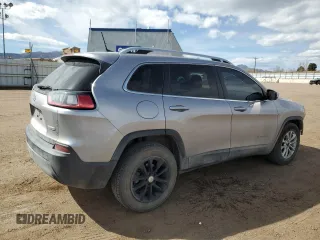 2019 Jeep Cherokee Latitude z VIN 1C4PJLCBXKD204746, wystawiony jako Copart lot #50268185 z przebiegiem 90 796 mil mil oraz Szkoda całkowita • Salvage title. Historia ofert i sprzedaży dostępna na DreamBid. Obrazek 3.