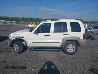 2007 Jeep Liberty Sport z VIN 1J4GL48K77W641490, wystawiony jako IAAI lot #42139494 z przebiegiem 110 746 mil mil oraz . Historia ofert i sprzedaży dostępna na DreamBid. Obrazek 14.