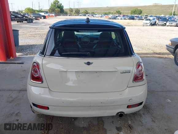 2011 MINI Hardtop with VIN WMWSU3C5XBT095591, listed as a IAAI auction lot 42366393 with 99,092 mi miles and . Bid and sale history available at DreamBid. Image 16.