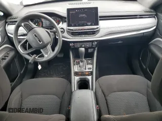 2024 Jeep Compass Sport z VIN 3C4NJDAN8RT157988, wystawiony jako Copart lot #52944995 z przebiegiem 7 740 mil mil oraz Szkoda całkowita • Salvage title. Historia ofert i sprzedaży dostępna na DreamBid. Obrazek 8.