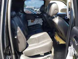 2007 Cadillac Escalade EXT with VIN 3GYFK62807G174788, listed as a IAAI auction lot 41932450 with 183,031 mi miles. Bid and sale history available at carsss.com. Image 8.