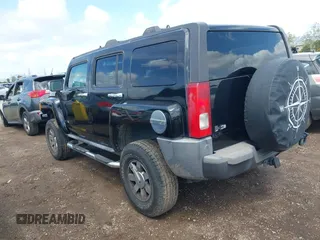 2006 Hummer H3 z VIN 5GTDN136068109909, wystawiony jako IAAI lot #41932541 z przebiegiem 236 737 mil mil oraz . Historia ofert i sprzedaży dostępna na DreamBid. Obrazek 3.