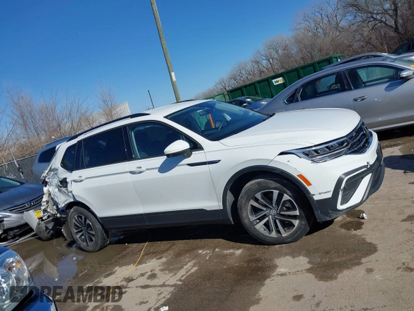 2022 Volkswagen Tiguan S with VIN 3VV0B7AX5NM042667, listed as a IAAI auction lot 41523101 with 41,724 mi miles and . Bid and sale history available at DreamBid. Image 14.