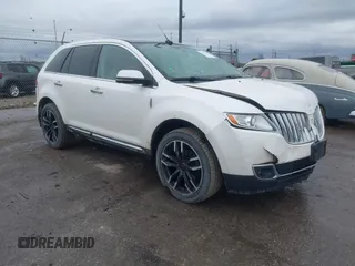 2014 Lincoln MKX z VIN 2LMDJ8JK7EBL11685, wystawiony jako IAAI lot #41695444 z przebiegiem 159 187 mil mil oraz . Historia ofert i sprzedaży dostępna na DreamBid. Obrazek 1.