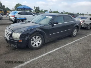 2007 Chrysler 300 Signature with VIN 2C3KA53G57H877394, listed as a Copart auction lot 71302834 with 134,697 mi miles and Salvage Title. Bid and sale history available at carsss.com. Image 1.